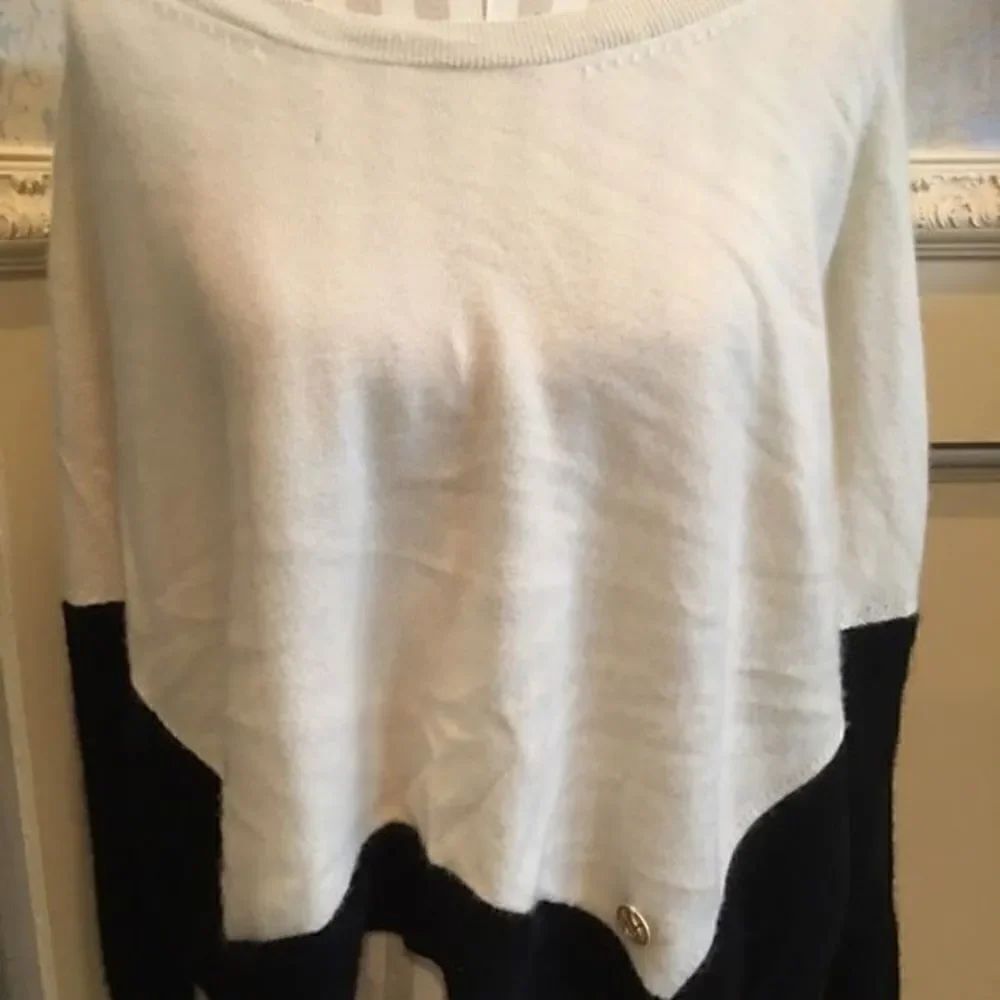 14 White Soft Light Sweater w Black Trim VS logo